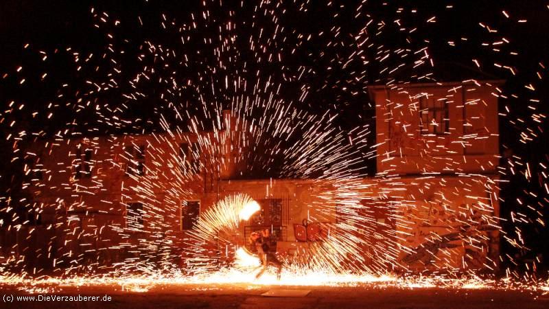 Feuerkünstler Dresden - Atemberaubende Unterhaltung buchen Feuerkünstler Dresden - Atemberaubende Unterhaltung buchen