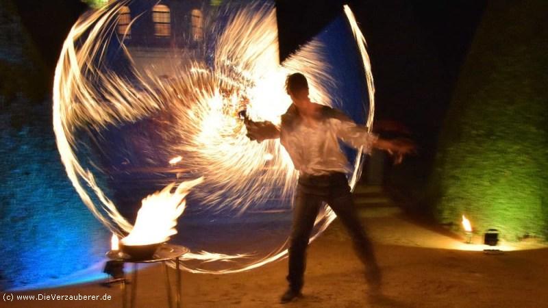 Feuerspucker Dresden - Für Hochzeit Geburtstag Firmenfeier Feuerspucker Dresden - Für Hochzeit Geburtstag Firmenfeier