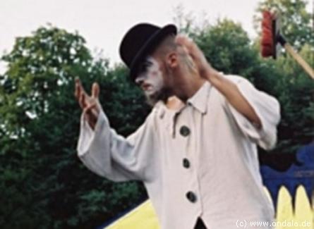 Intelligente Clownerie aus Halle