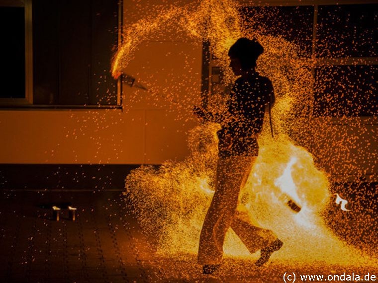 Feuerartistin aus Berlin