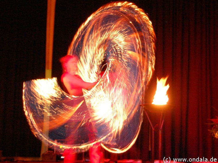 Feuerartistin aus Berlin