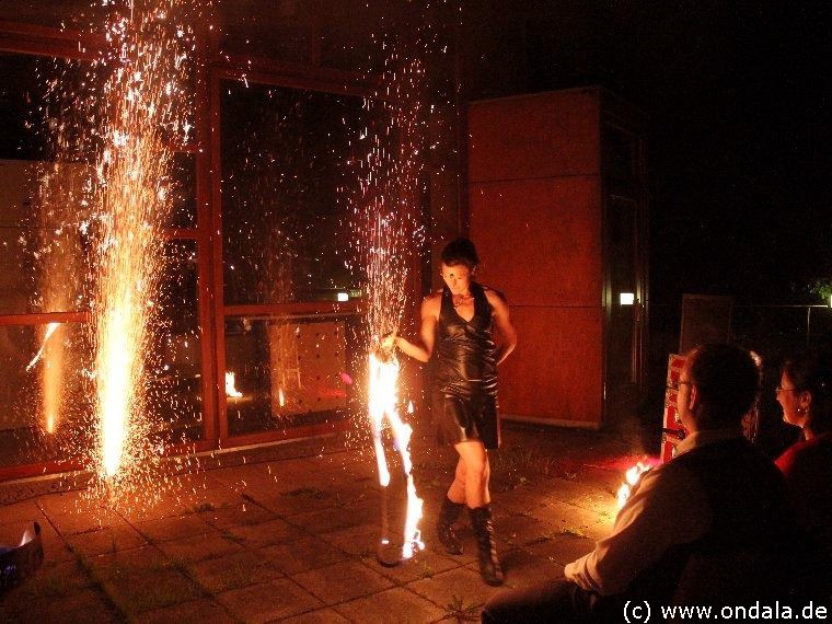 Feuertänzerin aus Dresden