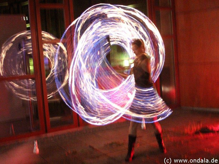 Feuertänzerin aus Dresden