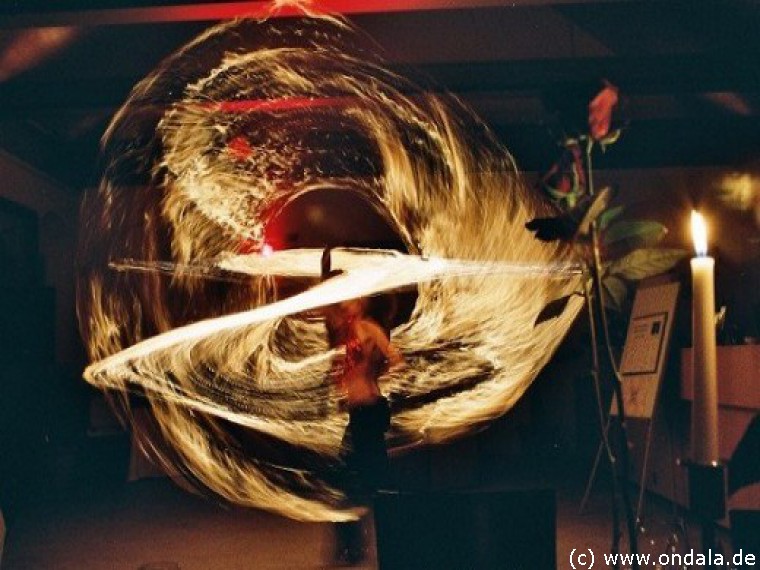 Feuertänzerin aus Dresden