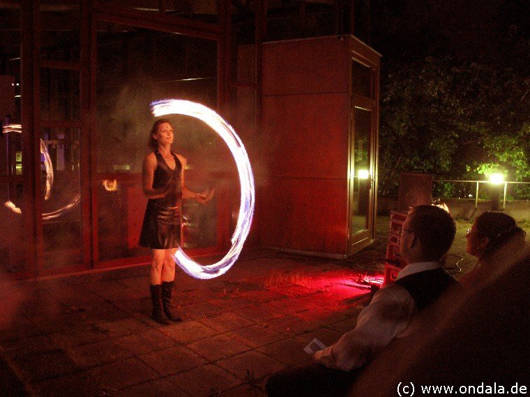 Feuertänzerin aus Dresden