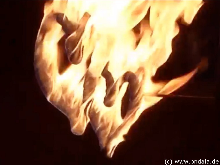 Feuertänzerin aus Dresden