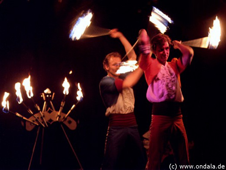 Gaukler, Feuerjongleure, Hochstelzenläufer aus Leipzig