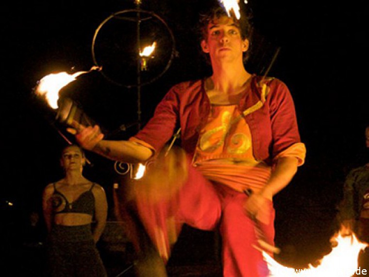 Gaukler, Feuerjongleure, Hochstelzenläufer aus Leipzig