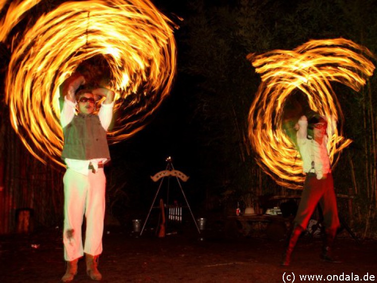 Gaukler, Feuerjongleure, Hochstelzenläufer aus Leipzig