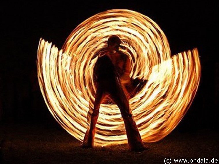 Gaukler, Feuerjongleure, Hochstelzenläufer aus Leipzig