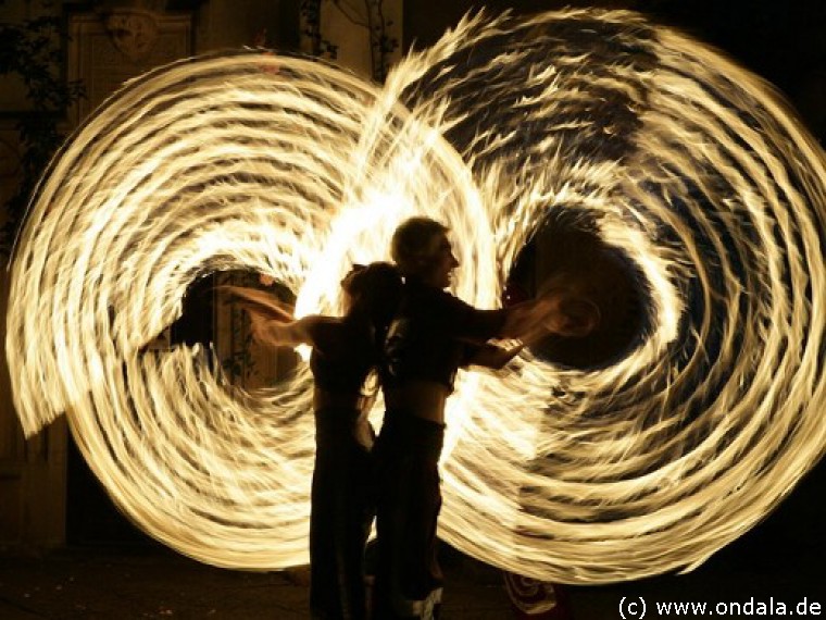 Gaukler, Feuerjongleure, Hochstelzenläufer aus Leipzig