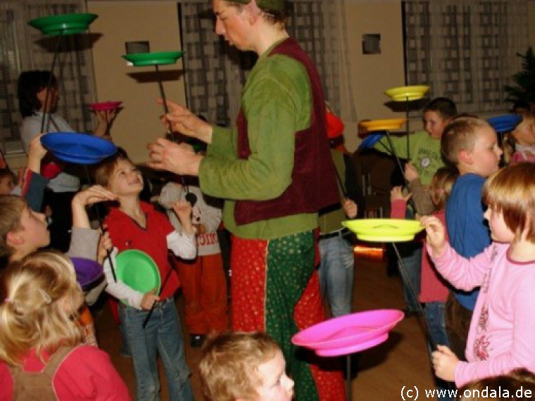 Gaukler, Feuerjongleure, Hochstelzenläufer aus Leipzig