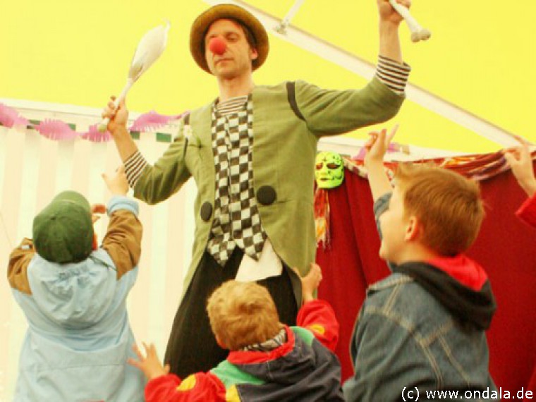 Gaukler, Feuerjongleure, Hochstelzenläufer aus Leipzig