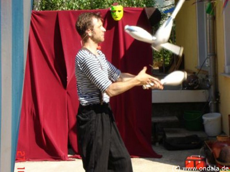 Gaukler, Feuerjongleure, Hochstelzenläufer aus Leipzig