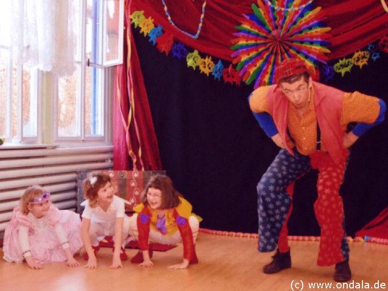 Gaukler, Feuerjongleure, Hochstelzenläufer aus Leipzig