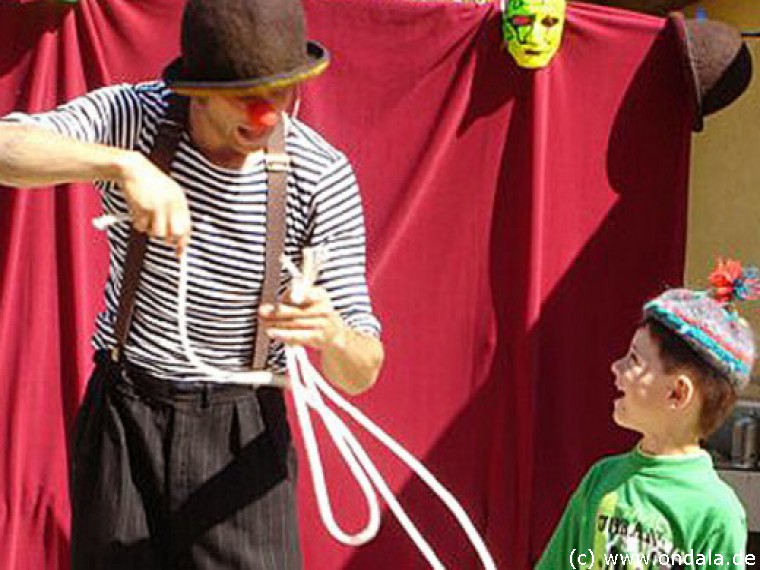 Gaukler, Feuerjongleure, Hochstelzenläufer aus Leipzig