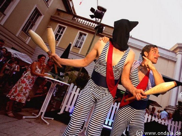 Gaukler, Feuerjongleure, Hochstelzenläufer aus Leipzig