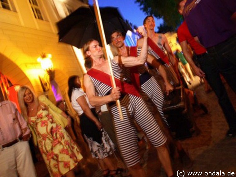 Gaukler, Feuerjongleure, Hochstelzenläufer aus Leipzig