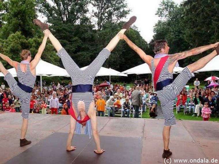 Gaukler, Feuerjongleure, Hochstelzenläufer aus Leipzig