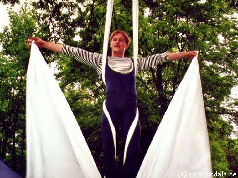 Gaukler, Feuerjongleure, Hochstelzenläufer aus Leipzig