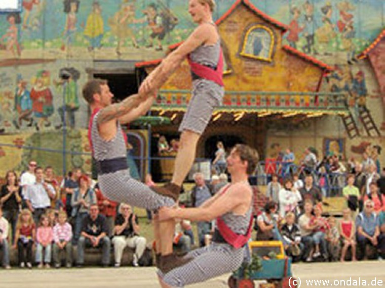 Gaukler, Feuerjongleure, Hochstelzenläufer aus Leipzig