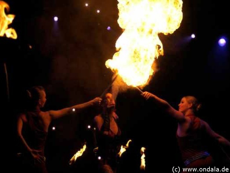 Feuerkünstlerinnen aus Mainz